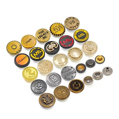 دکمه فلزی برای چرم ضربه می زند